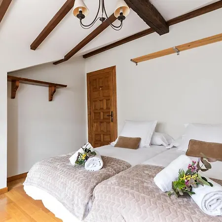 Nyaraló Figares, Casa Con Piscina