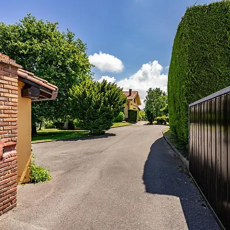 Figares, Casa Con Piscina
