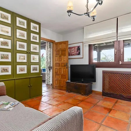 Dom wakacyjny Figares, Casa Con Piscina