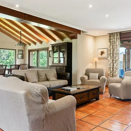 Figares, Casa Con Piscina *