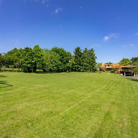 Figares, Casa Con Piscina Dom wakacyjny Quintueles