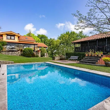 Figares, Casa Con Piscina Holiday home Quintueles