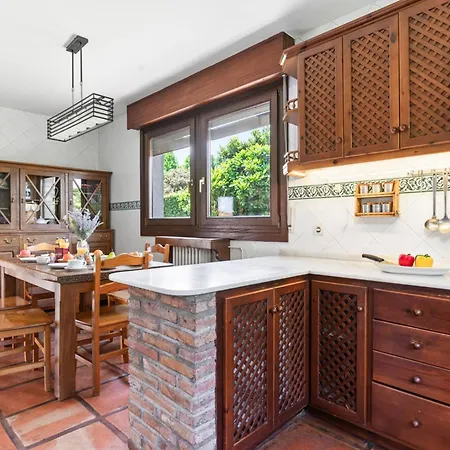 Figares, Casa Con Piscina Holiday home *