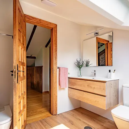 Figares, Casa Con Piscina *