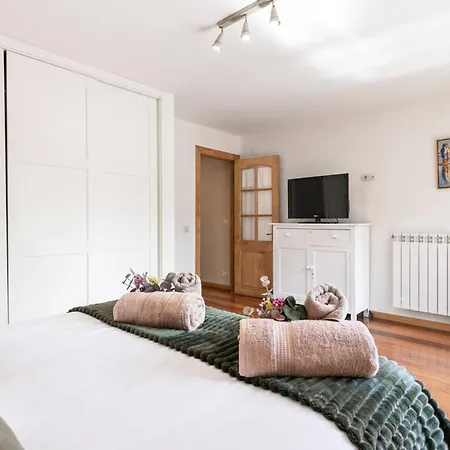 Figares, Casa Con Piscina *