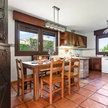 Figares, Casa Con Piscina 度假居